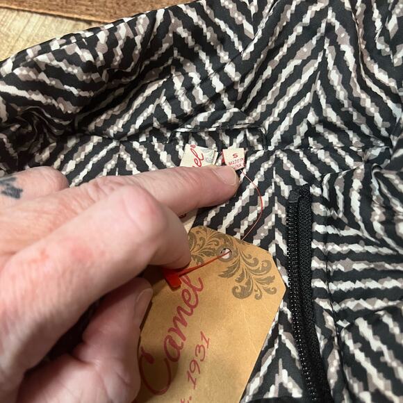 Red Camel | NEW Women's Black Cream Heritage Print Pockets Quilted Vest Sz S - Picture 3 of 4